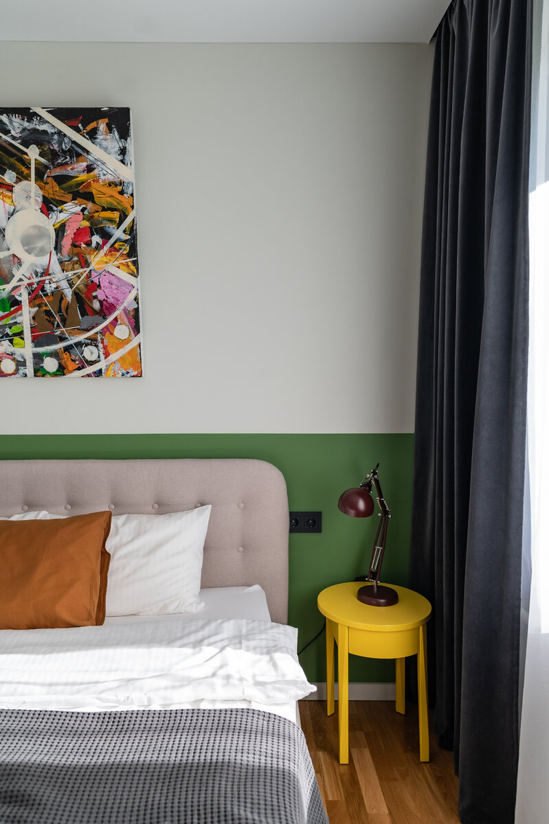 Пример натяжного потолка (с нишей для шторы)