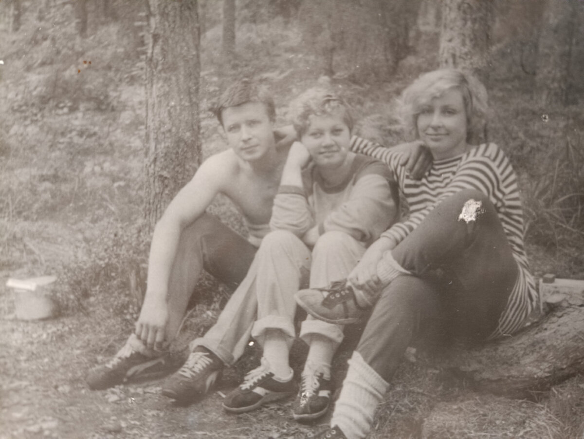 Хотя этот снимок сделан после свадьбы, кажется.