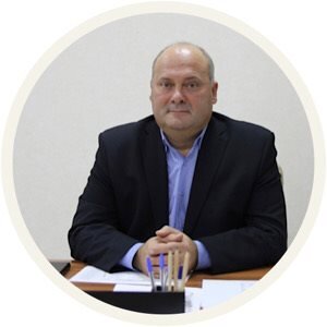 «Данные пользователей на «Госуслугах» защищены. Но иногда мошенники входят в доверие к владельцам профилей и обманом получают от них важную информацию. Чтобы этого не произошло, нужно соблюдать несколько правил. Во-первых, никому не сообщать код доступа к аккаунту из СМС или любую другую информацию. Служба поддержки портала никогда не звонит своим пользователям и не просит назвать код подтверждения для выполнения операций. Во-вторых, включить вход с подтверждением по СМС. В-третьих, настроить оповещения на электронную почту – тогда при каждом входе в аккаунт пользователь будет получать письмо. В-четвёртых, настроить контрольный вопрос, который поможет восстановить доступ в случае, если гражданин забудет пароль. Кроме того, не нужно указывать такие же логин и пароль, как на «Госуслугах», на сторонних ресурсах», – прокомментировал ситуацию директор ОГКУ «Правительство для граждан» Олег Ягфаров.