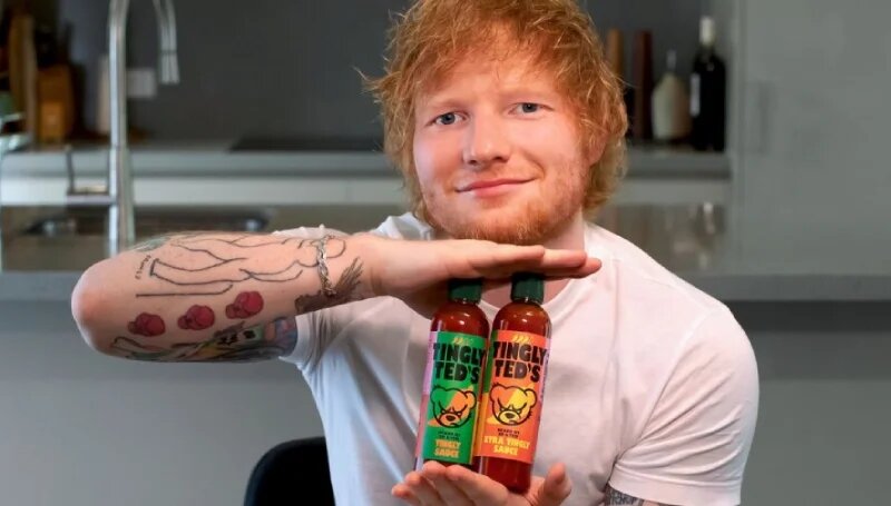    Эд Ширан вместе со своими соусами / onlayn-radio.ru