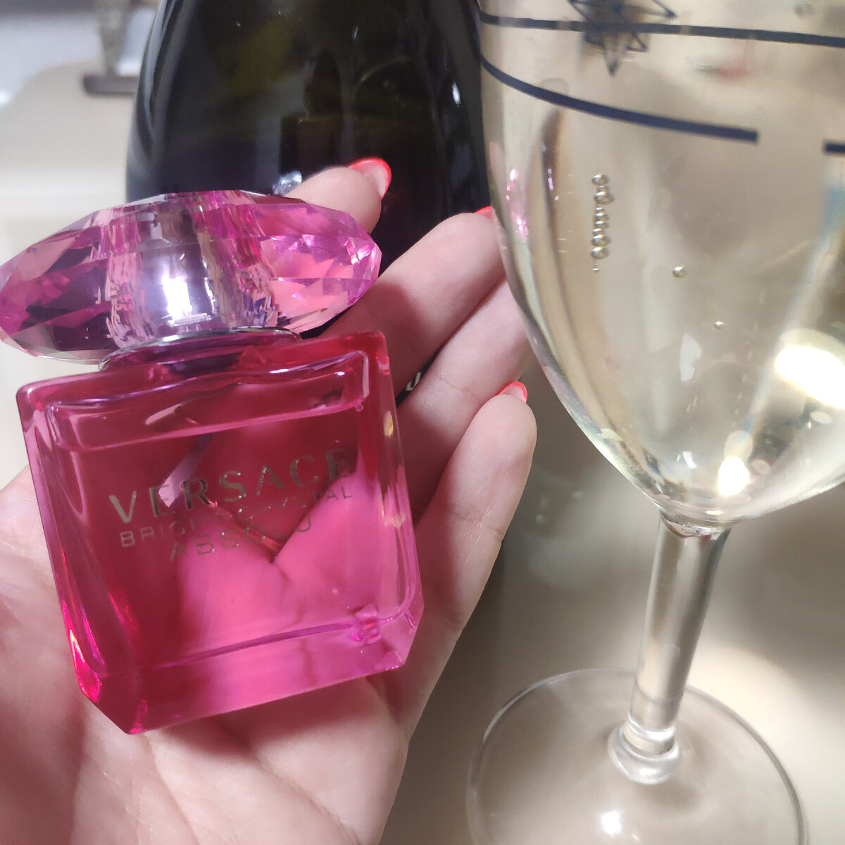 Получила в подарок туалетную воду. 