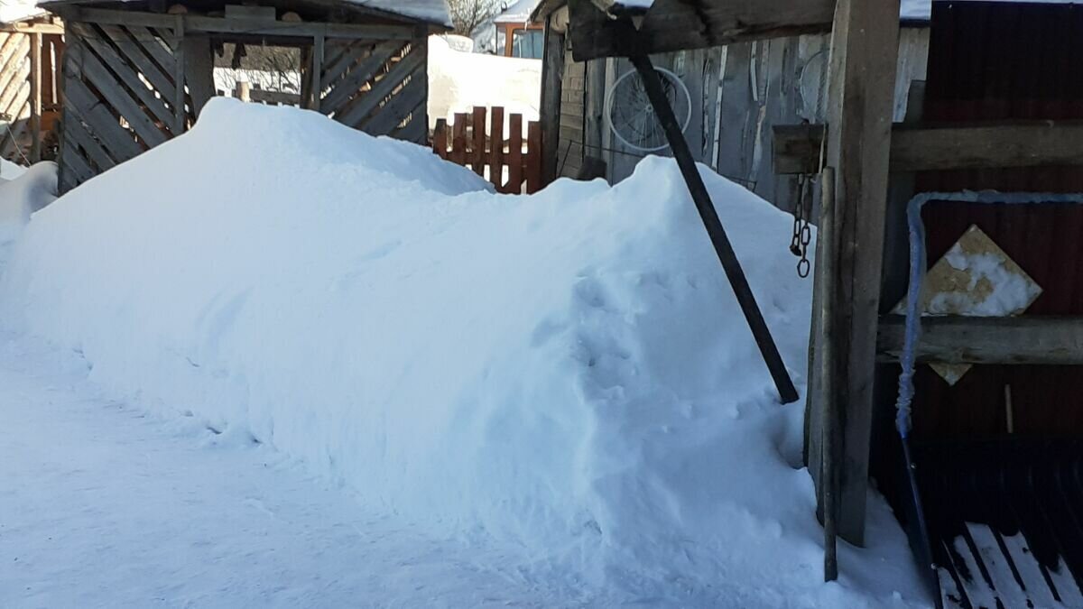 Снежный бортик выше меня