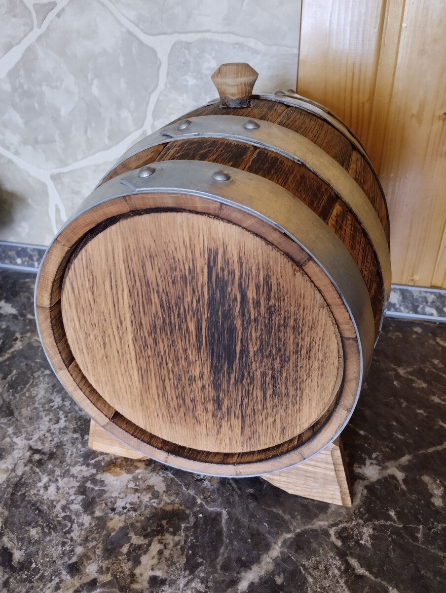 Красивая, обожженная, дубовая, на подставочке))).