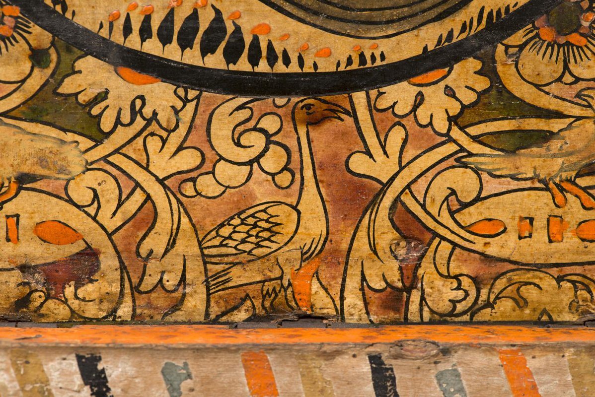 Сундук с композицией «Трое ленивых». Русский Север. 1710-1730-е гг. Дуб, железо, ковка, роспись. Фрагмент росписи внутренней стороны крышки.