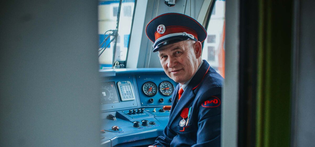 Машинист РЖД. День машиниста Локомотива. Профессия машинист. День машиниста РЖД. День машиниста 24