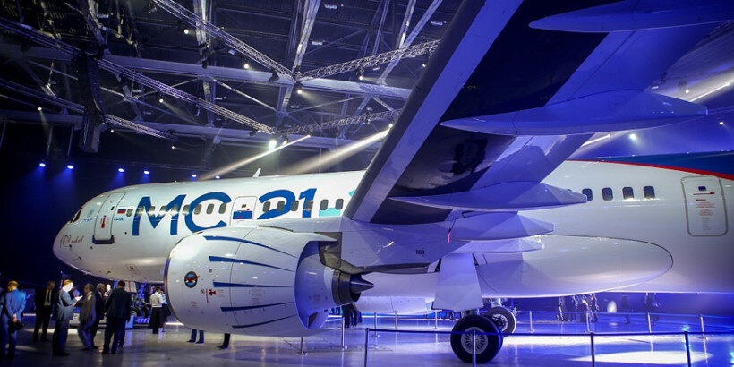 МС-21 с чёрным крылом