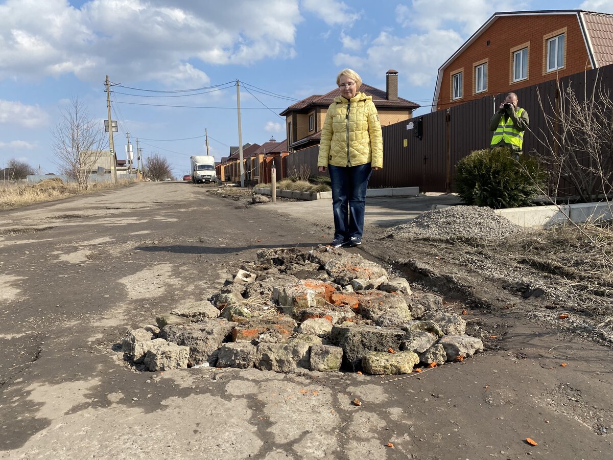 Из выбоин никак не выехать: почему не все дороги Курска дождутся ремонта |  Курские известия | Дзен