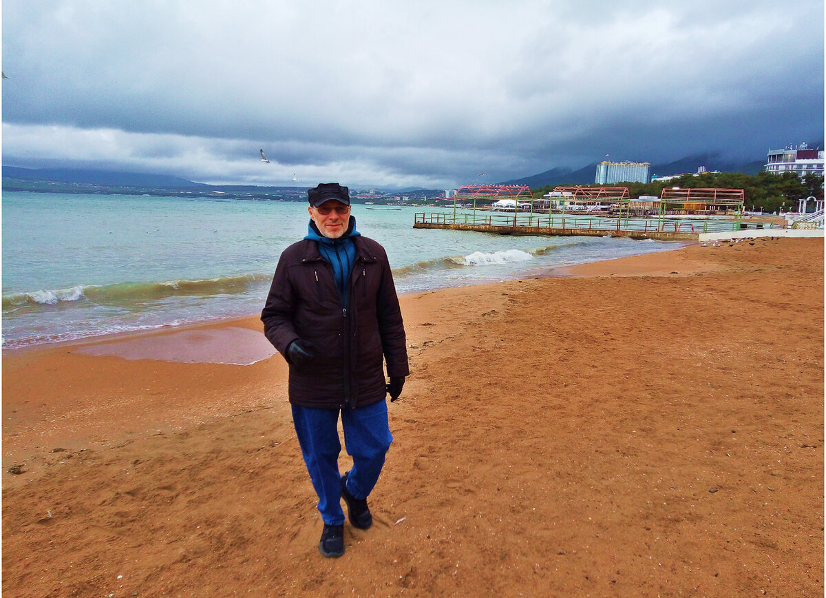 Автор рассказа и канала, Михаил Лекс. Спортивный пляж, Геленджик, центр, Чёрное море