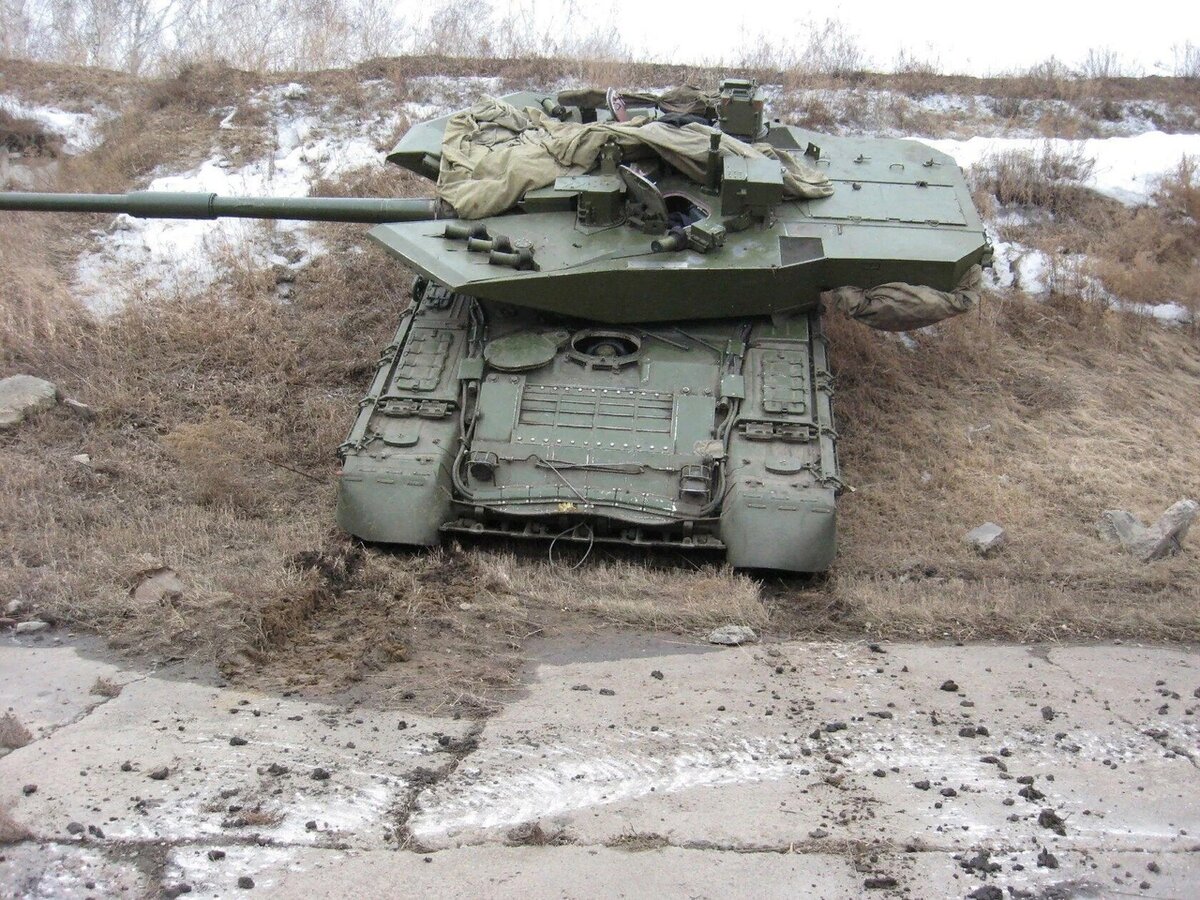 Основной боевой танк Т-80 с модулем «Бурлак», фото: Lenta.ru