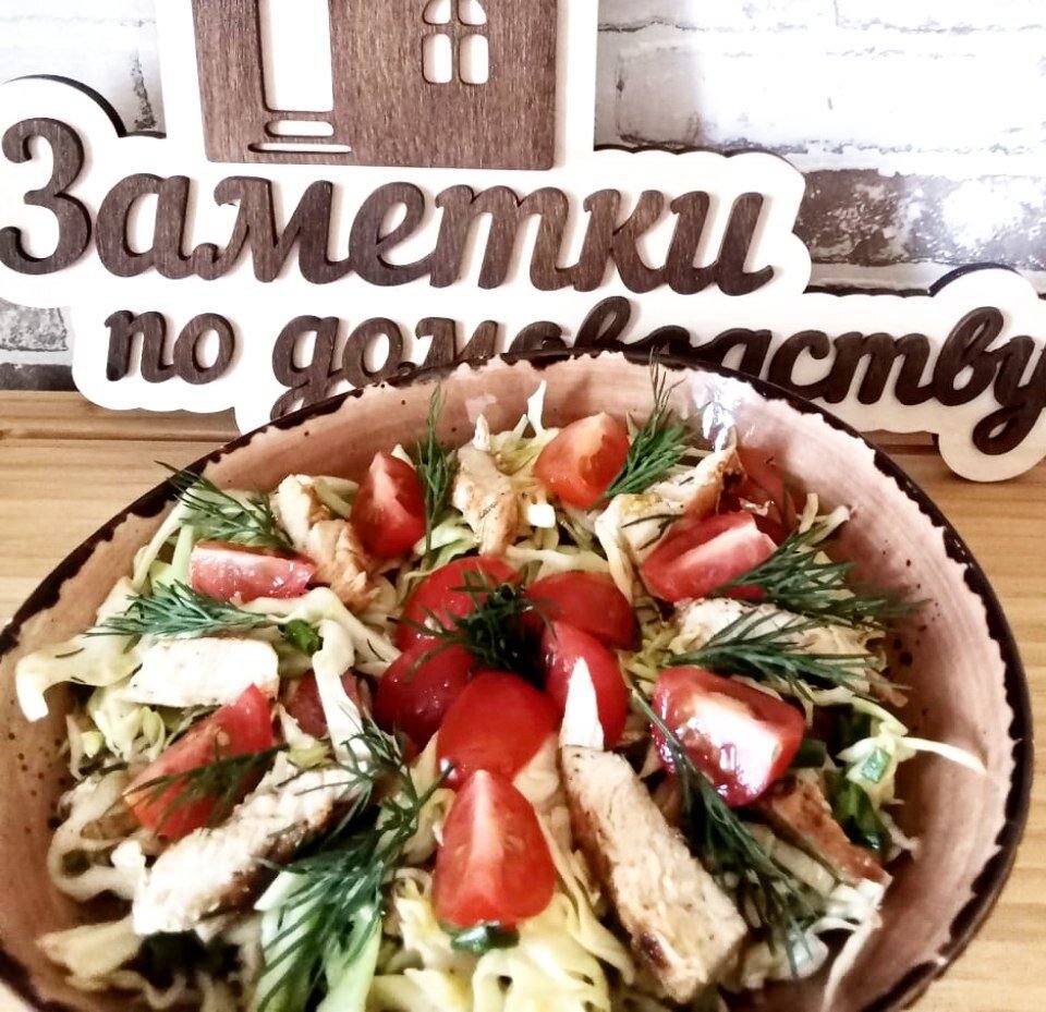 Салат из капусты с курицей. Фото от автора