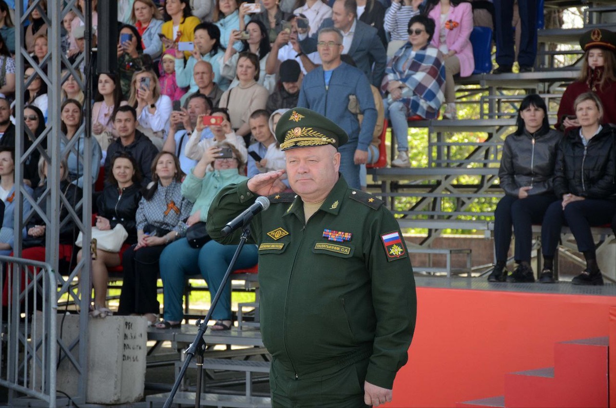  📷    В смотре строевой песни приняли участие более тысячи юных оренбуржцев Кристина Просвиркина