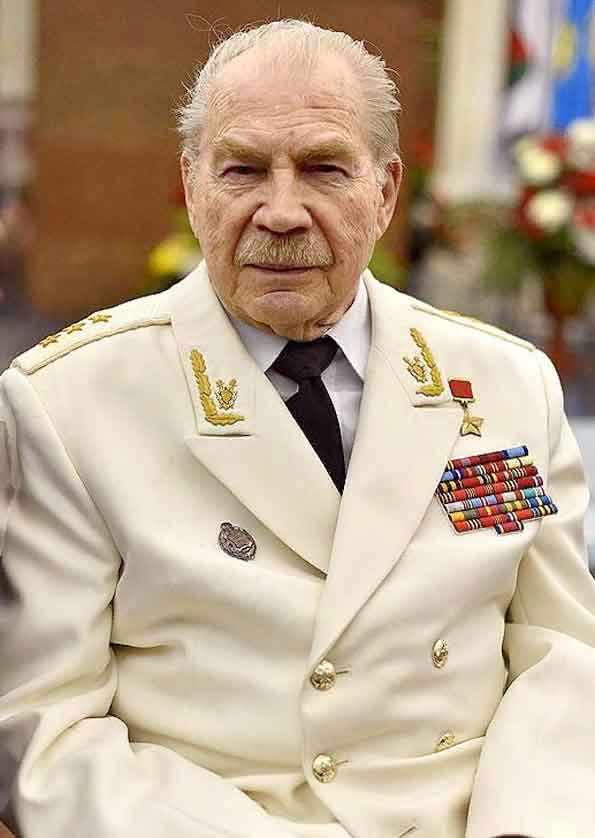 Кравцов Б.В., Герой Советского Союза (1944 г.) 