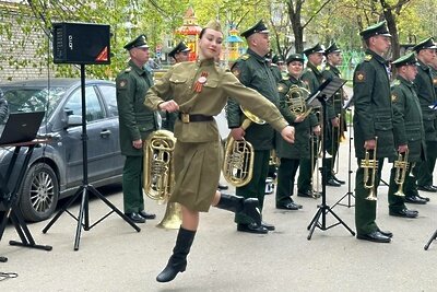    Депутаты и юнармейцы провели парады у домов ветеранов Подмосковья в День Победы © Пресс-служба Московского областного регионального отделения партии "Единая Россия"