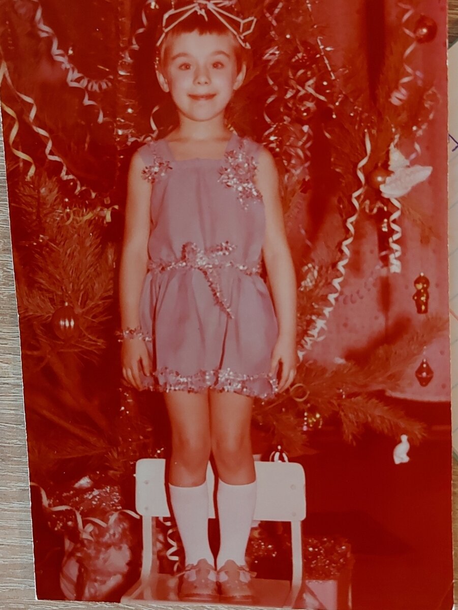 Родилась я в СССР. И в садик я ходила советский. Тогда и в голову мне не могло прийти ничего такого. Все были советские.