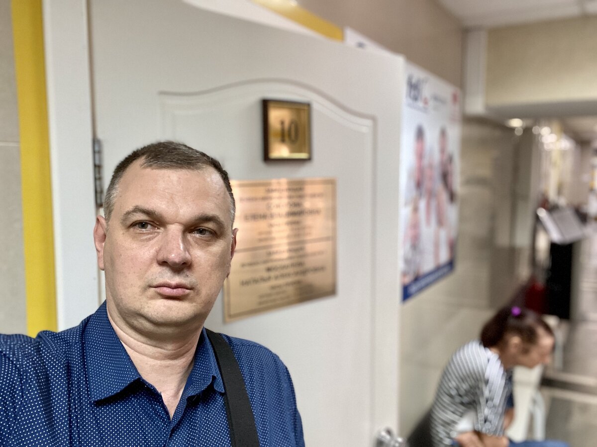 На фото представлен измученный зубной болью великою, но не сдающийся человек