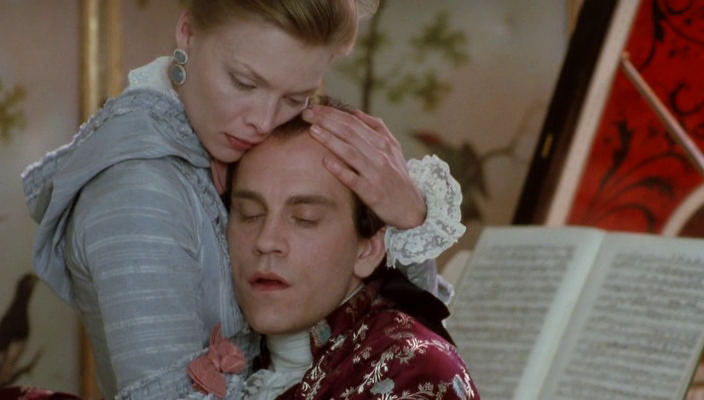 Кадр из фильма "Опасные связи" (1988)