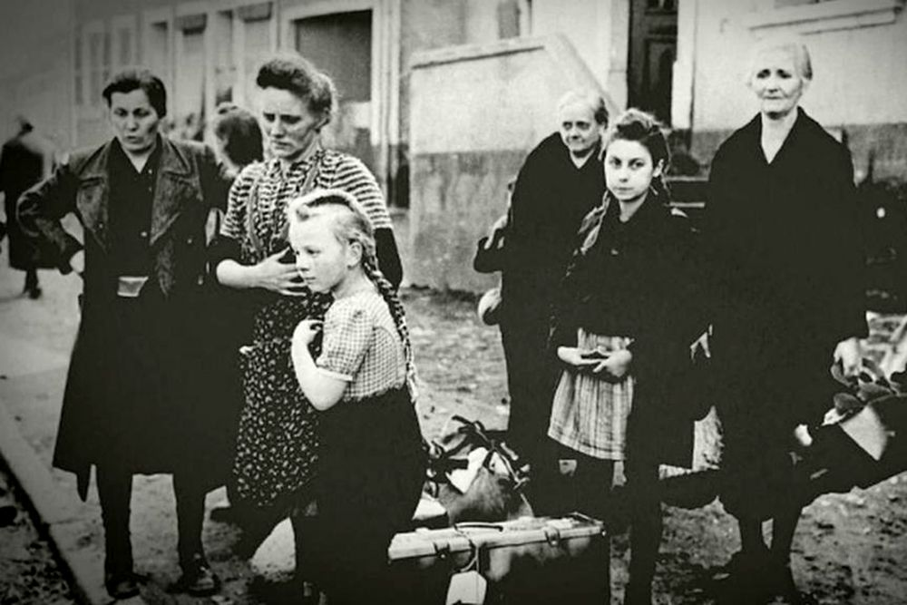«Фюрер дарит евреям город»