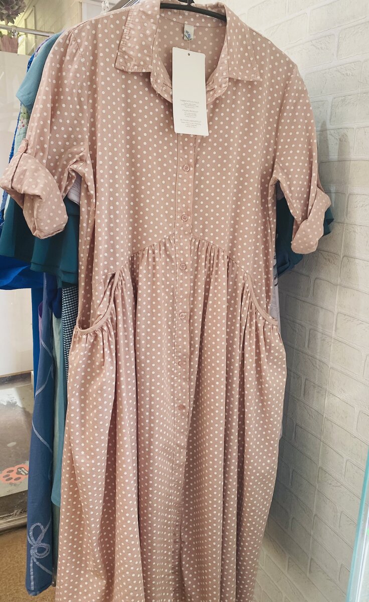 А такое платье выбрала его жена (правда оливкового цвета) 3800р 