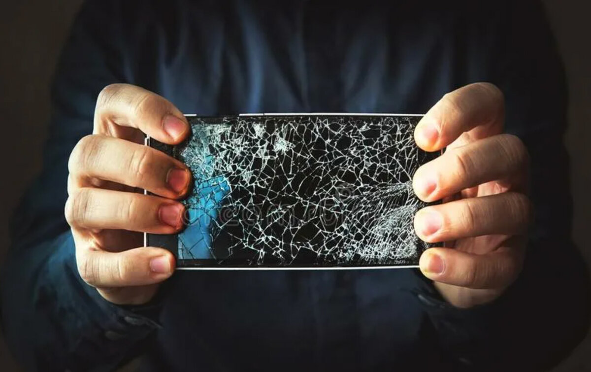 Разбил телефон. Где разбивают телефоны. Разбитый смартфон. Где разбивают телефоны. Разбитые телефоны.