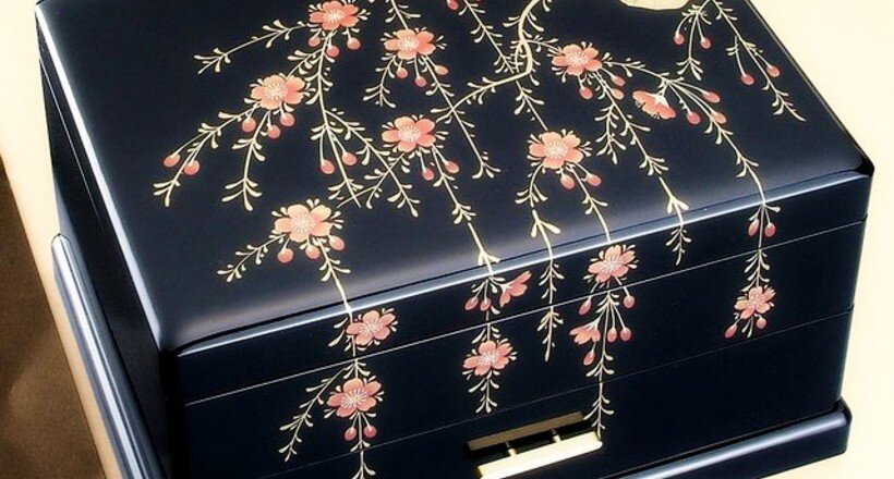 Лаковая шкатулка 