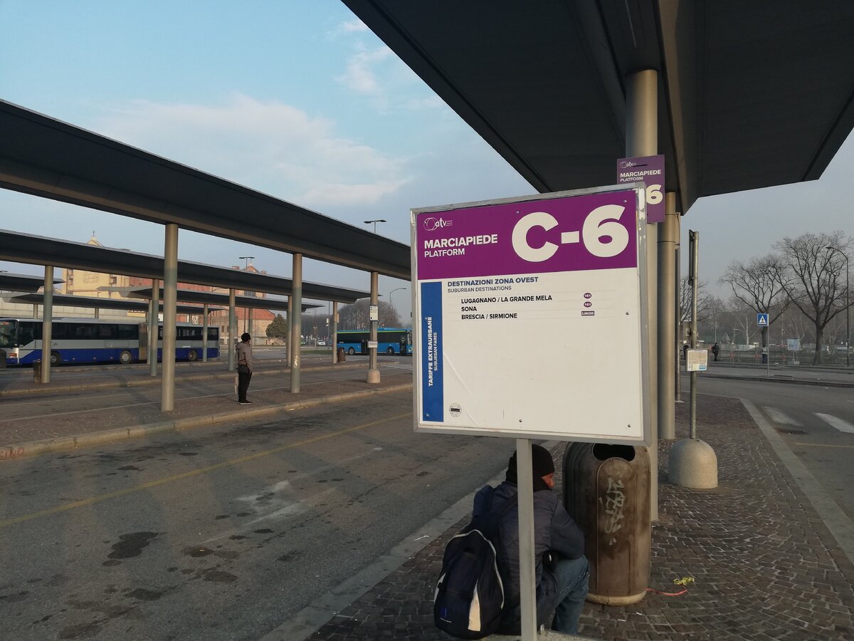 Вокзал в Вероне, ждём автобус