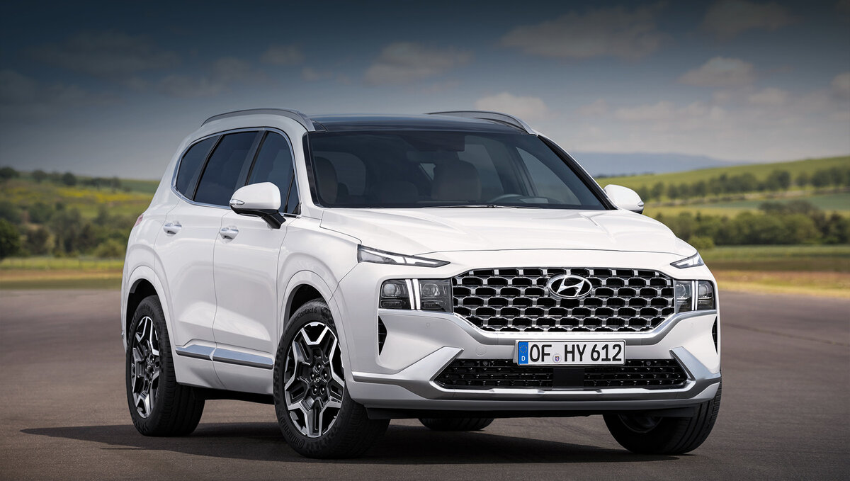 Дизельный Santa Fe и базовый гибридный могут быть с двумя типами привода, а у более мощной бензоэлектрической версии привод только подключаемый полный. Мощность электромотора в зависимости от исполнения варьируется от 60 до 91 л.с. Первые две версии поступят в продажу к осени, а PHEV ― в начале 2021-го.