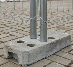вариант установки в блоке основания