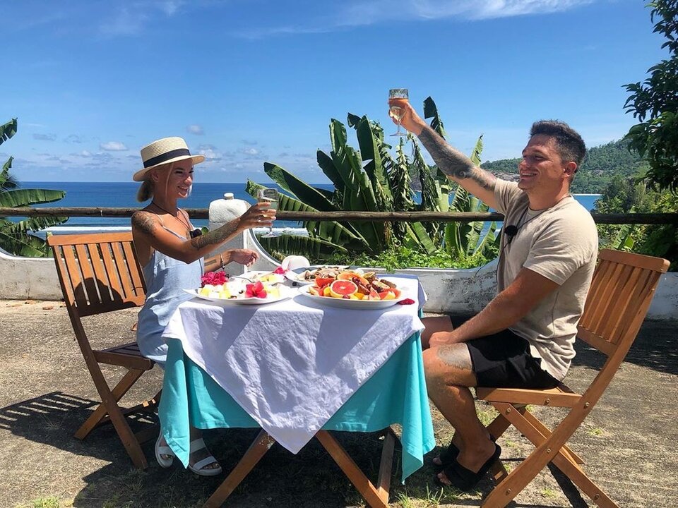 Юля счастлива, что победу в конкурсе одержал Игорь
​Фото: «Инстаграм»
