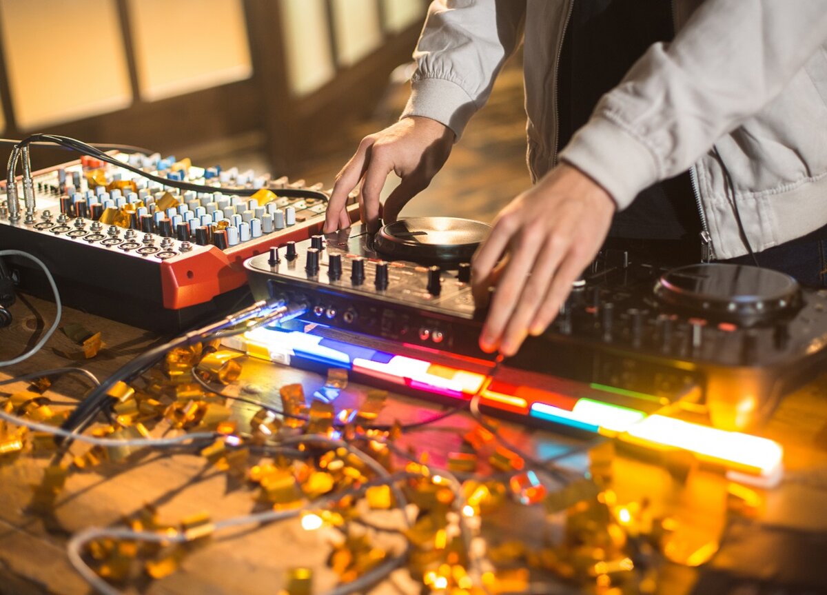 Общие рассуждения о возможностях в создании музыки применимо к настоящему моменту. Насколько это легко в наше время, время технологий.