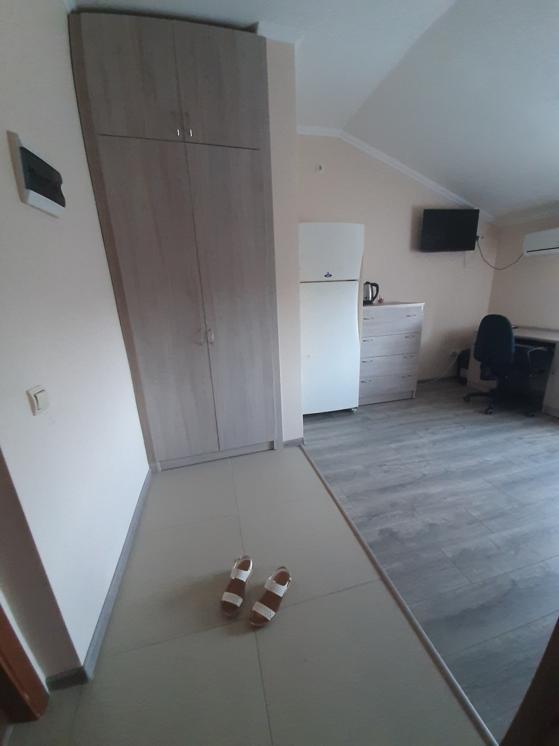 Наш номер в городе Севастополь, фото автора, снято на широкоугольную камеру