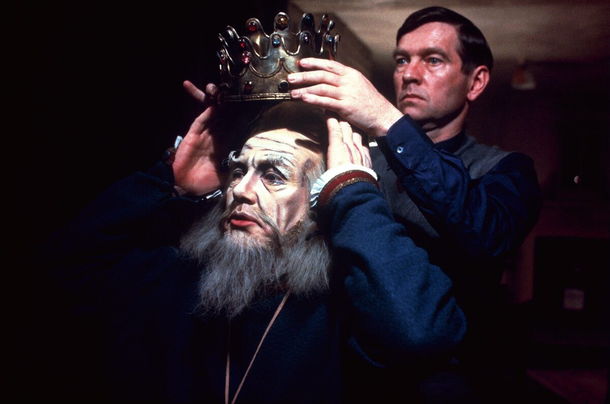 Кадр из фильма "Костюмер", 1983 г.