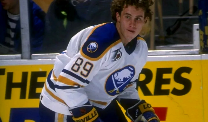 Могильный взял себе номер-год побега из СССР.