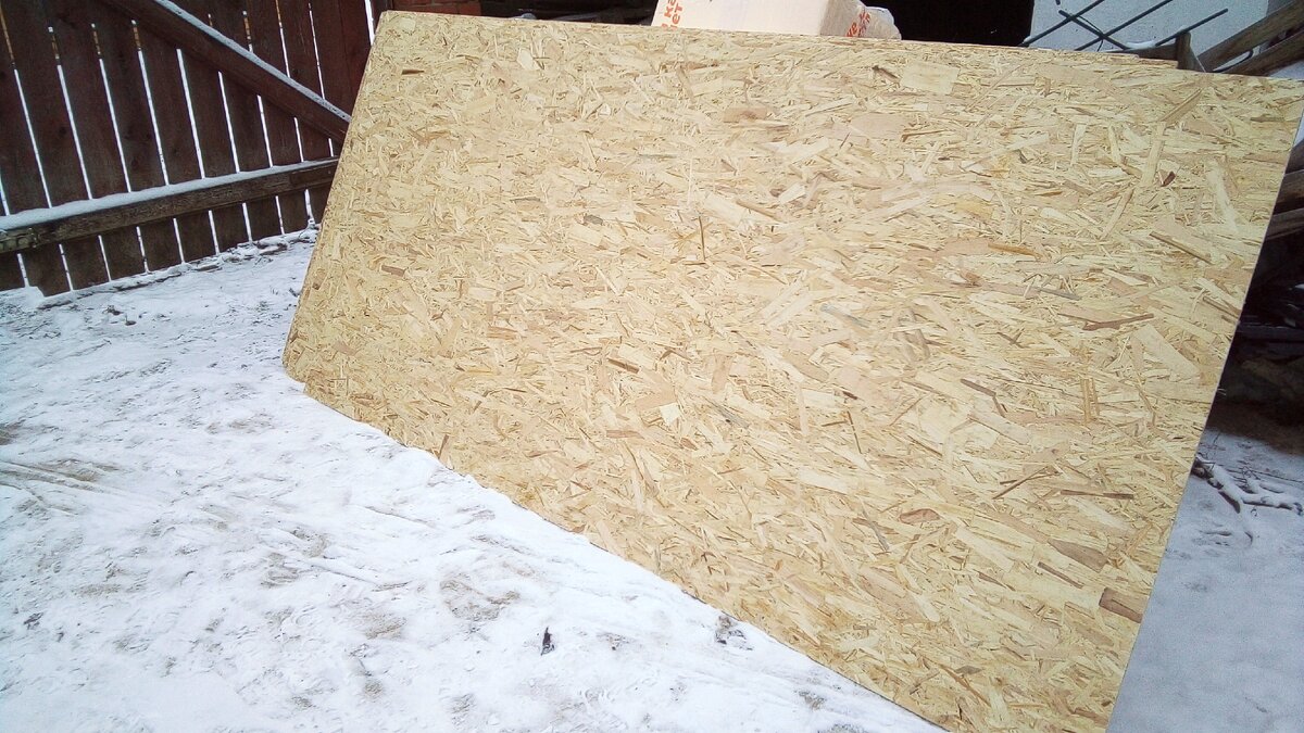 Ориентированно-стружечная плита и экструдированный пенополистирол.