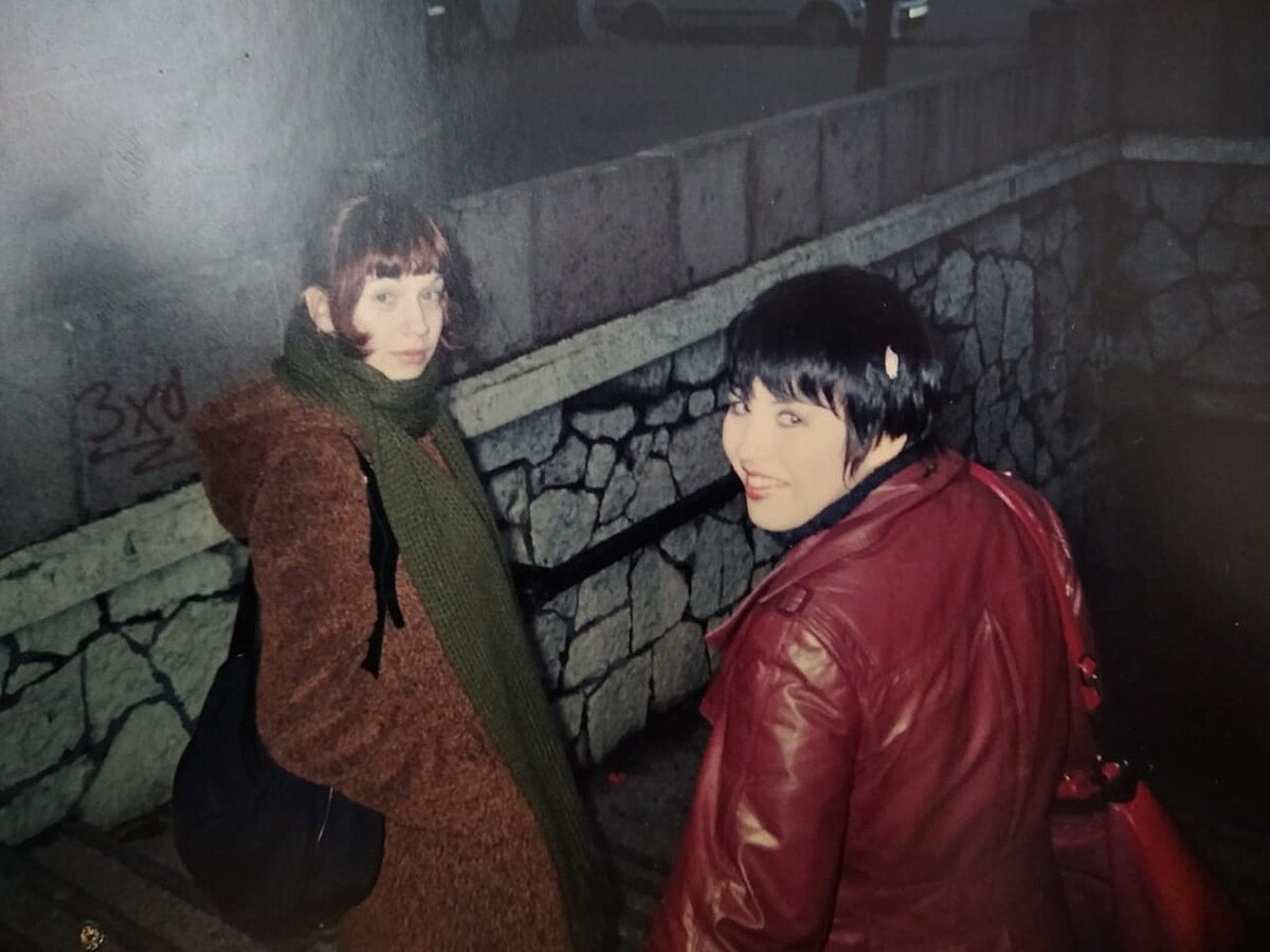 По понятным причинам фотографию Аллочки не размещаю. На этом фото - я с лучшей подругой. Мне 17 лет. 