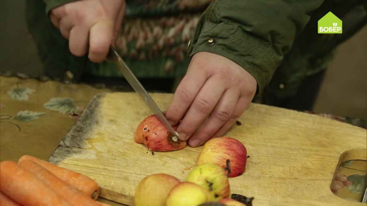 Яблоки — самые доступные фрукты в нашей полосе, которые можно заготовить с лета.