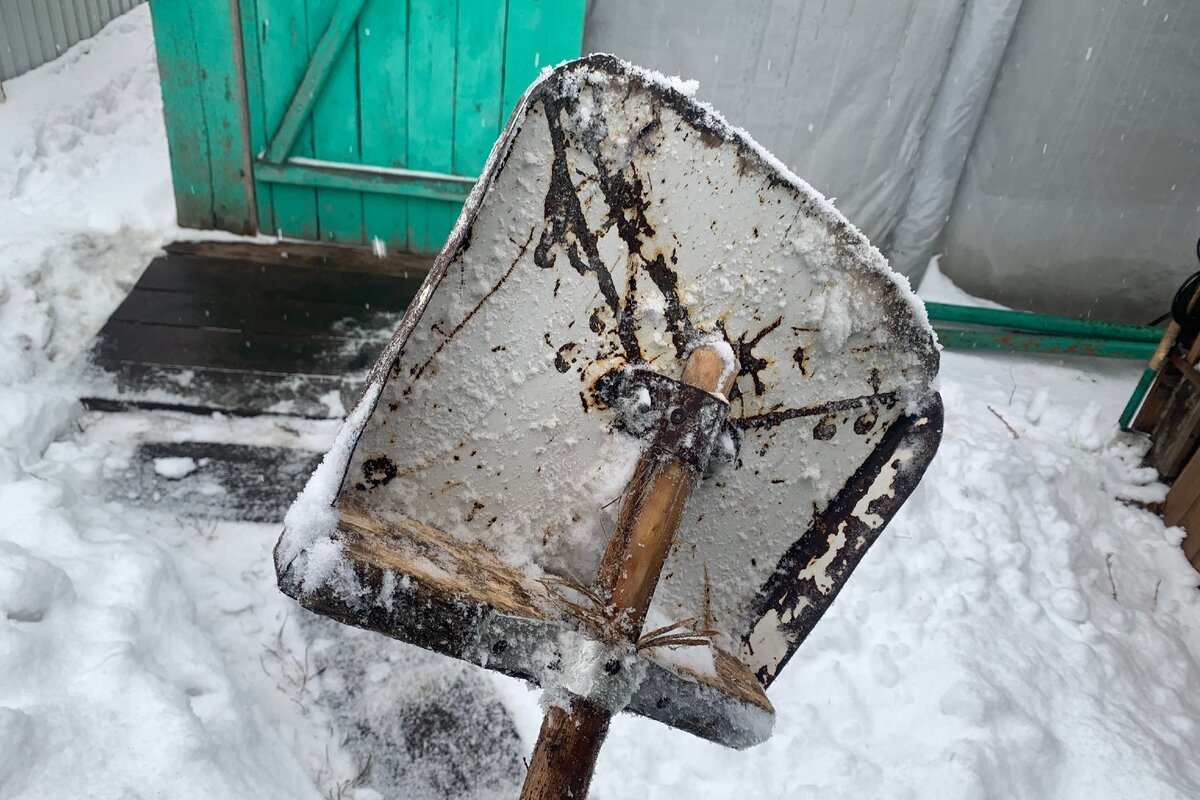 Этой лопате уже больше 3 лет.