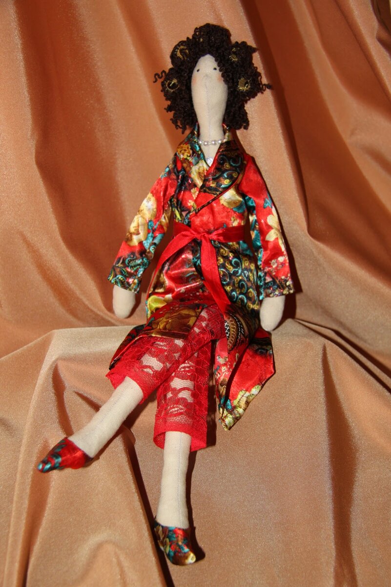 Шелковый халатик и тапочки