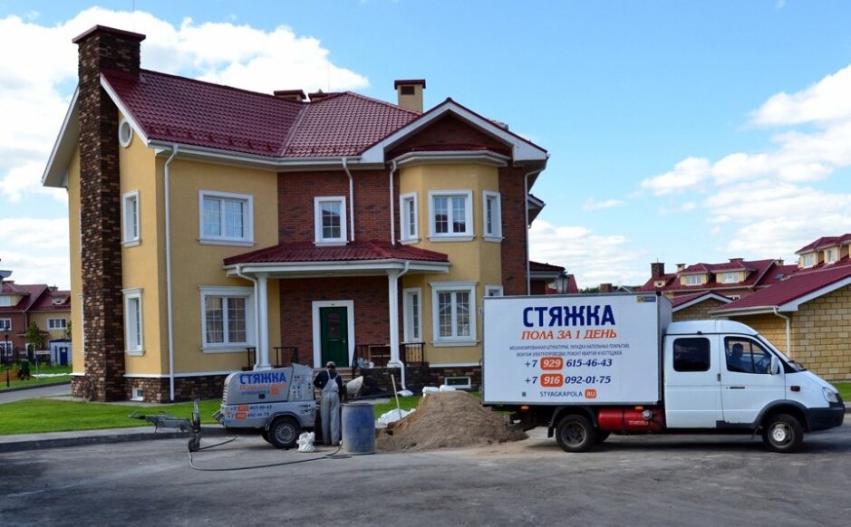 Работа по стяжке. Источник фото: https://styagkapola.ru/