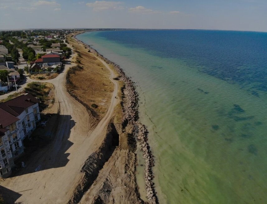 Дома с участками на берегу Азовского моря