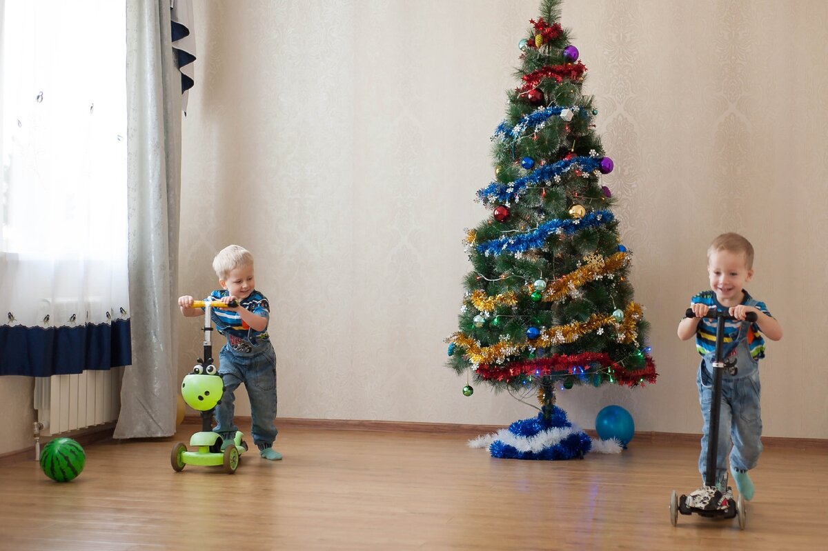 Женя и Егор в своём доме. Село Сотниковское, 2020 г. Фото: Татьяна Решетняк для свет.дети