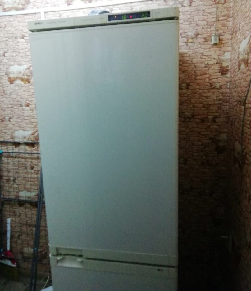 "Заболел" 1-компрессорный холодильник Bosch с электромагнитным клапаном. Фото автора.