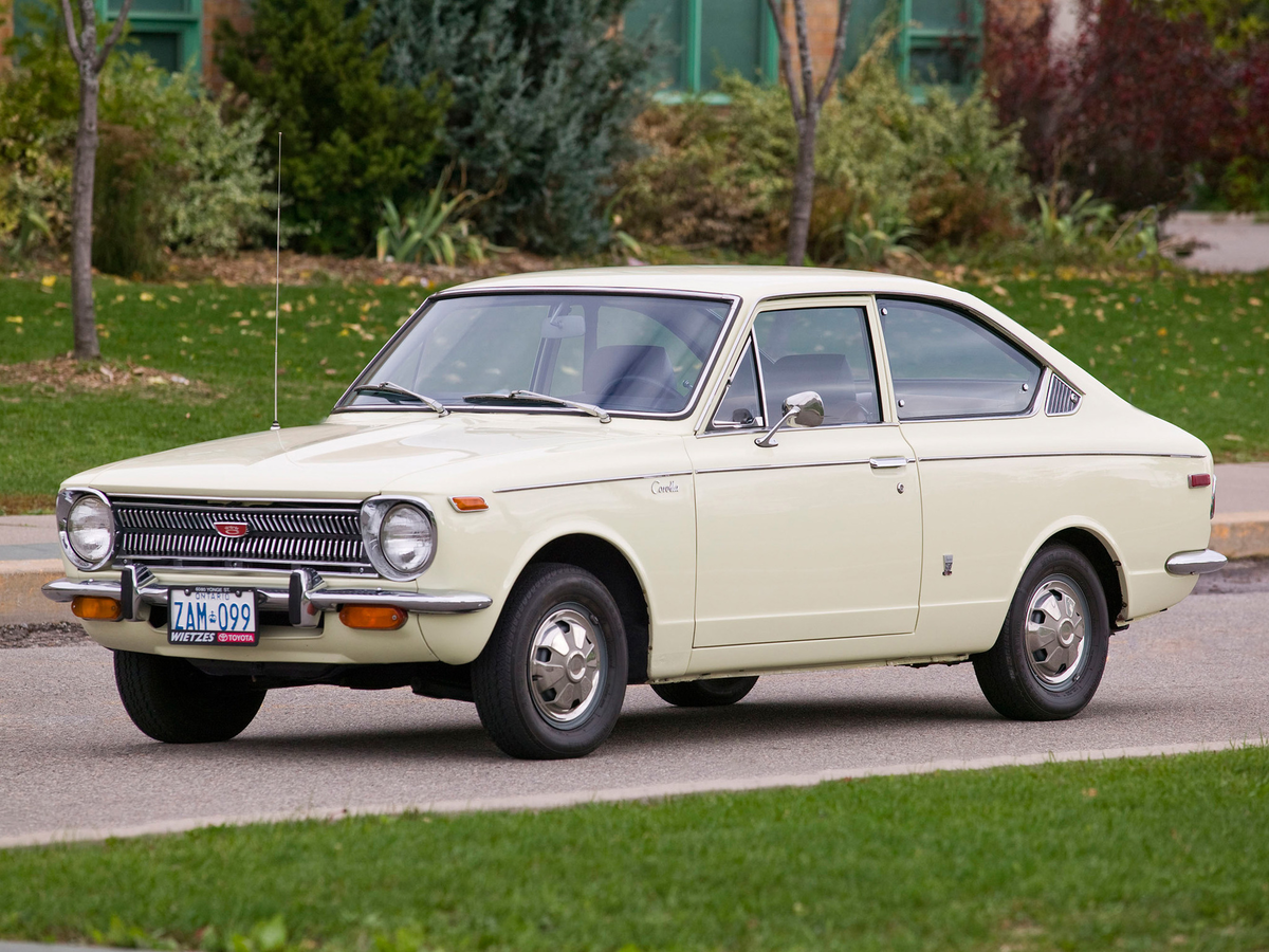 Тойота первого поколения. Toyota Corolla 1966. Toyota Corolla 1 поколение. Toyota Corolla 1966–1970. Тойота Королла 1 поколения.