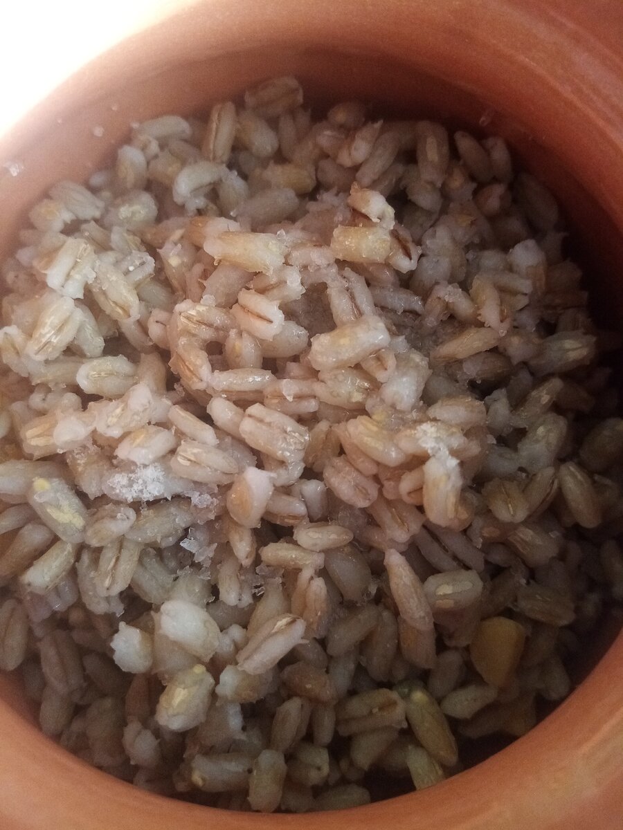 Перловка - от старорусского "перл" - речной жемчуг