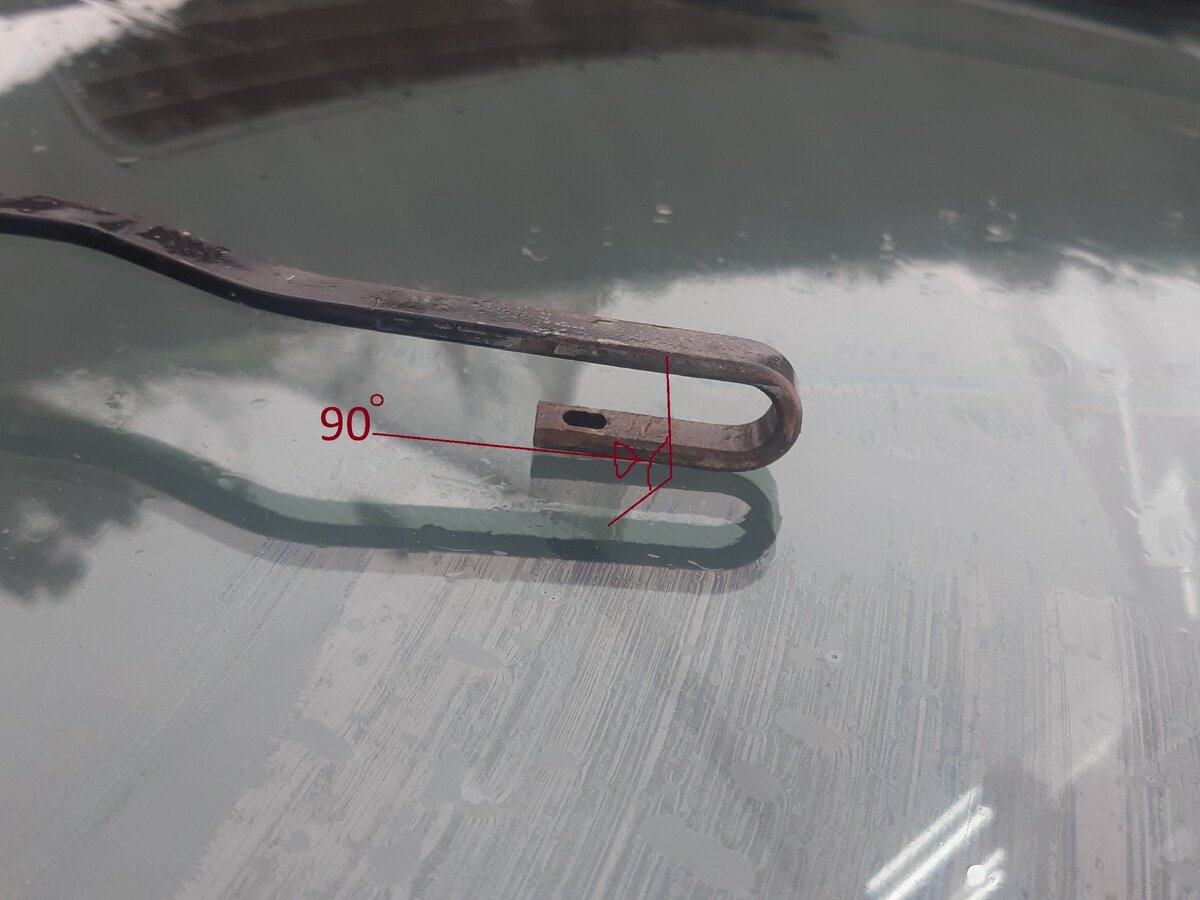 Угол поводка относительно лобового стекла.