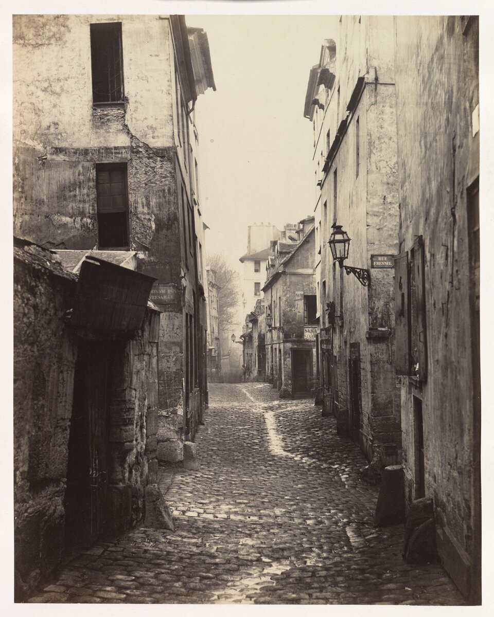 Rue Traversine со сторны Rue d'Arras, 1868 год, автор: Шарль Марвиль