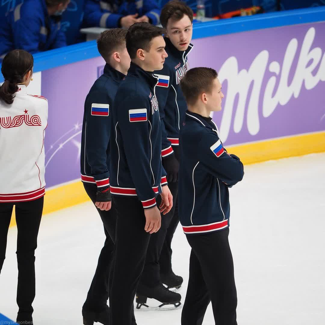 Команда мужчин