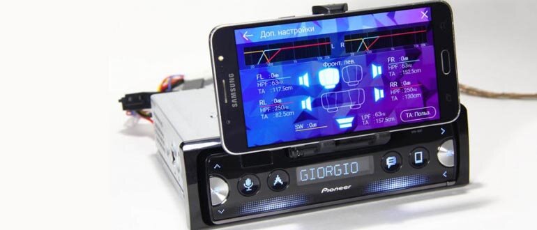 .Ещё в устройстве предусмотрен отсек-держатель для смартфона, правда, некоторые модели телефонов, особенно в «толстых» чехлах туда попросту не помещаются.  Характеристики: