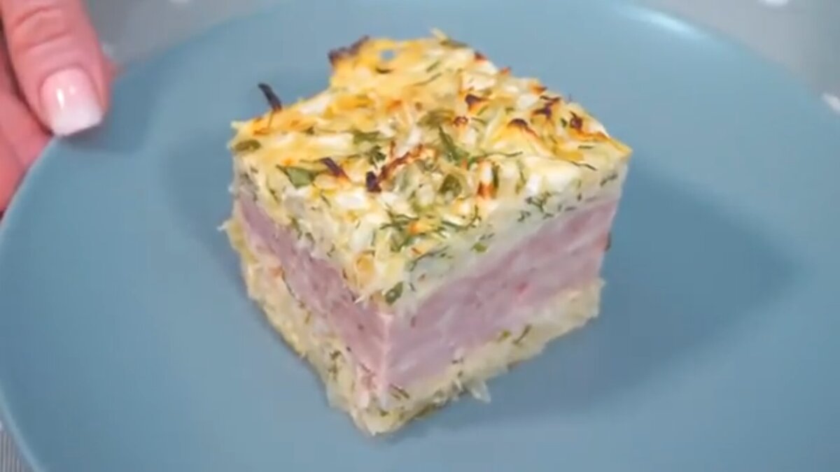 Нам понадобится 
 Для основы 
 Капуста белокочанная 750гр 
 Петрушка/укроп 30гр 
 Соль 1 ч.л 
 Сыр твердый 150гр 
 Яйца 2шт/120гр 
 Сметана 100гр 
 Перец молотый по вкусу