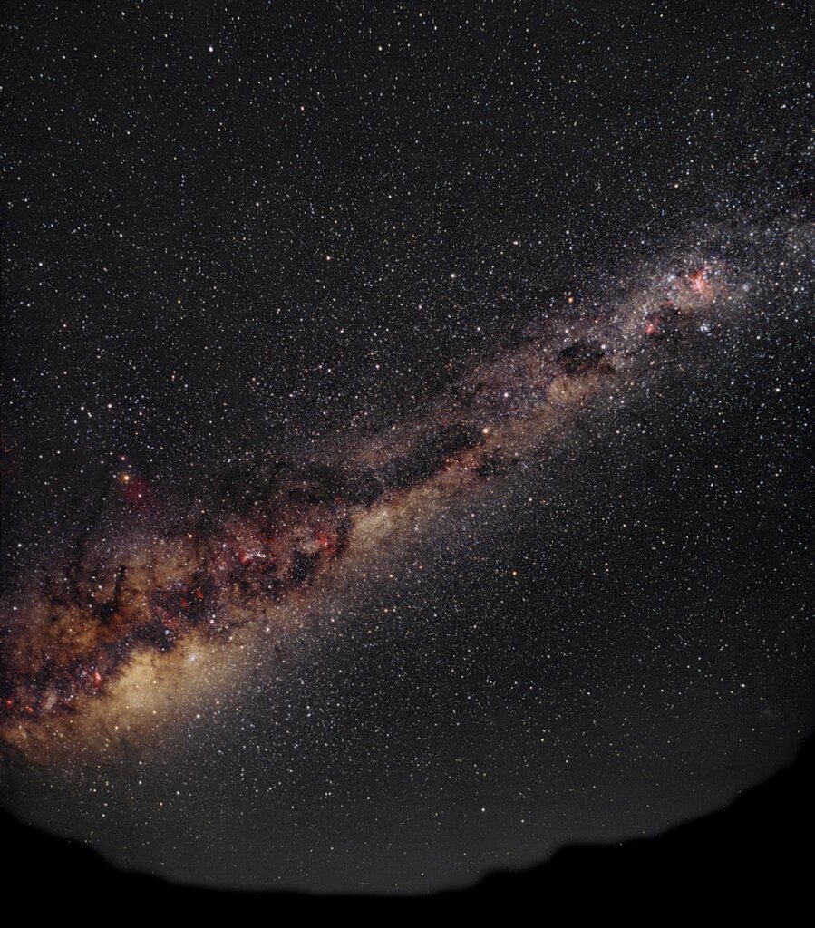  Хотя с точки зрения астрономии Млечный Путь по размерам является довольно «средней» галактикой, по факту в нем может находиться до 100 миллиардов планет!
