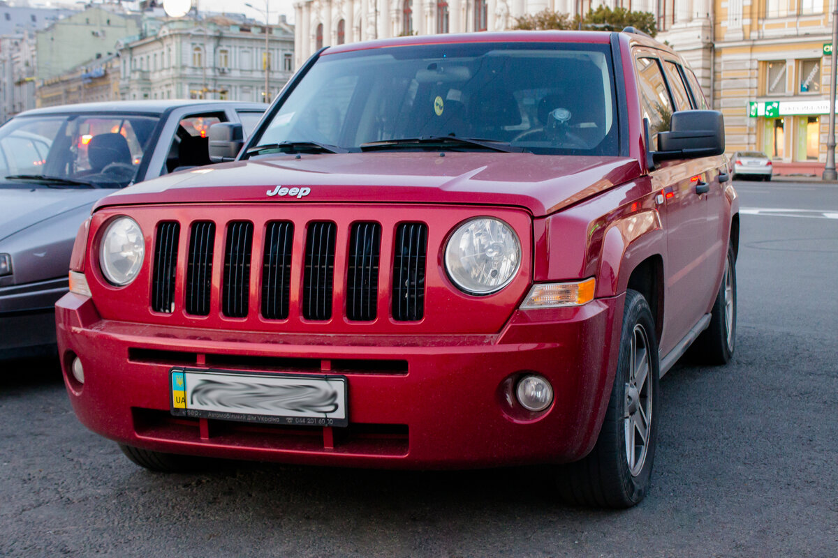 Jeep Patriot на улице города